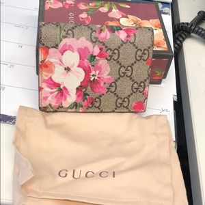 Gucci blooms wallet